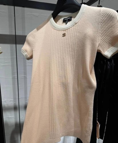 2025 تيشيرت شانيل توب قميص وردي كوكو بيتش