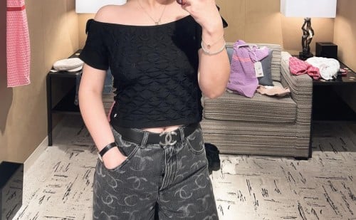 2024 توب شانيل بحلق واسع واكمال قصيرة صيفي اسود