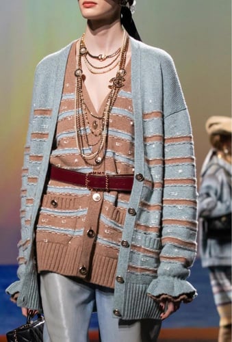 2024 كارديغان شانيل كشمير أزرق فاتح