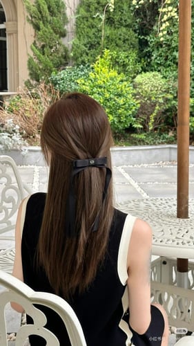 2025 فستان ديور ديوريفيرا أسود أبيض بأزرار نجمة