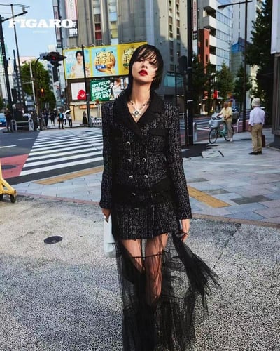 2025 معطف شانيل تويد طويل أسود