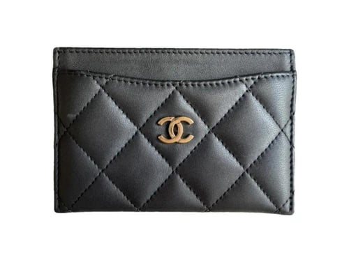 حامل بطاقات شانيل أسود