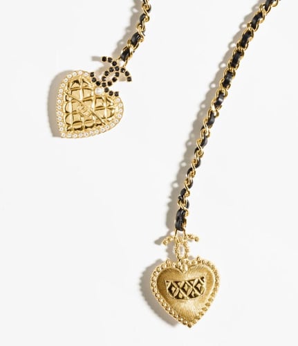 2024 قلادة شانيل طويلة مفتوحة ذهبي قلبين