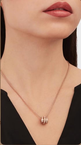 قلادة بولغاري فايبر سيربنتي وردي كريستالي لفتين