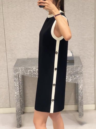 2025 فستان ديور ديوريفيرا أسود أبيض بأزرار نجمة