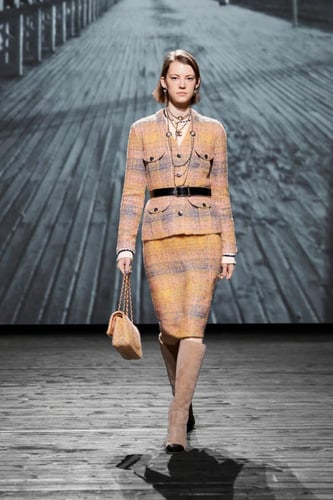 2024 أقراط شانيل حلقة معدن ذهبي جلد أسود