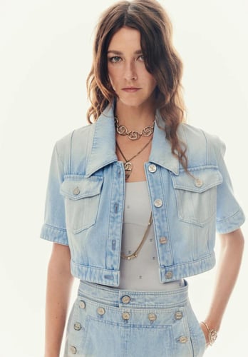 2024 قميص شانيل جيرسية فضي بأكمام قصيرة