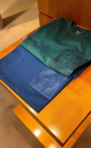 تيشيرت إيرميس أبيض قطني مطرز فاخر