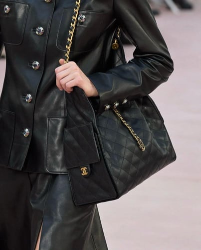 2025 سترة شانيل جاكيت جلد أسود