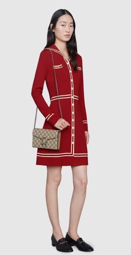 محفظة غوتشي على شكل حقيبة بسلسلة GG