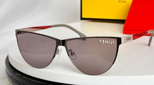 نظارة شمسية نسائية فيندي فضي ناعمة