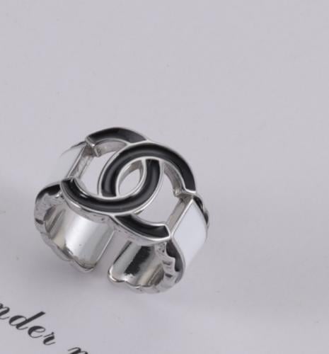 2025 خاتم شانيل أبيض ذهبي أسود بشعار cc T