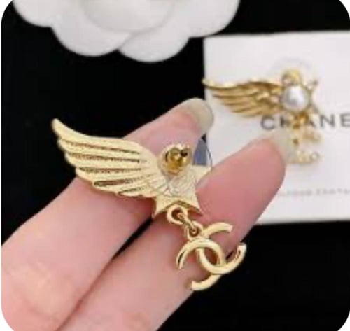 2024 أقراط شانيل جناح ذهبي لؤلؤي كريستالي