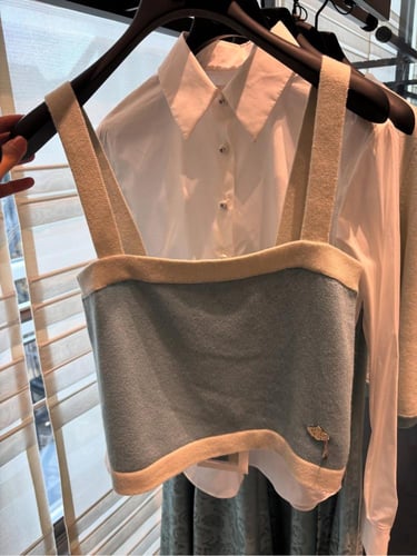 2025 قميص شانيل توب برغندي وردي