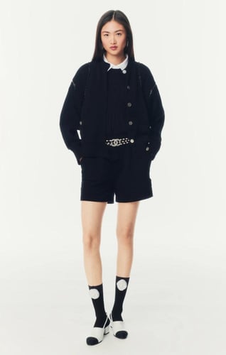 2025 تيشيرت شانيل قطن أسود بكسرات أمامية