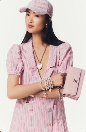 2025 فستان شانيل وردي