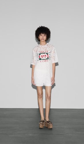 2024 بلوزة قوتشي من القطن والدانتيل المُزهر مزيّنة