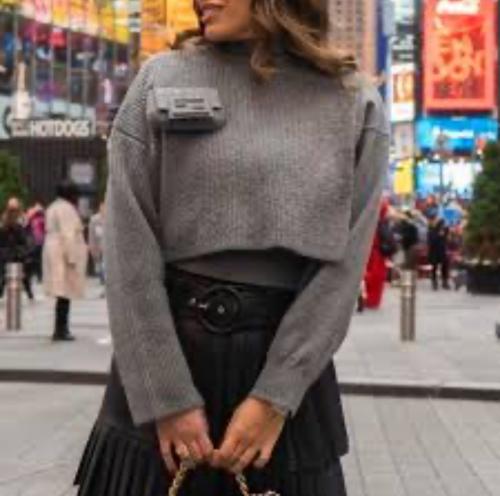 كنزة فيندي بلوفر رمادي بجيب وبياقة عاليه و أكمام ط...