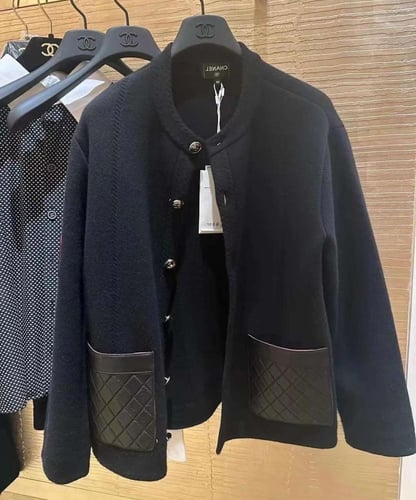 2024 جاكيت شانيل سترة كشمير جلد حمل أسود