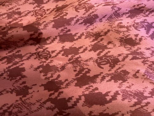 2024 قميص شانيل جاكار حريري وردي