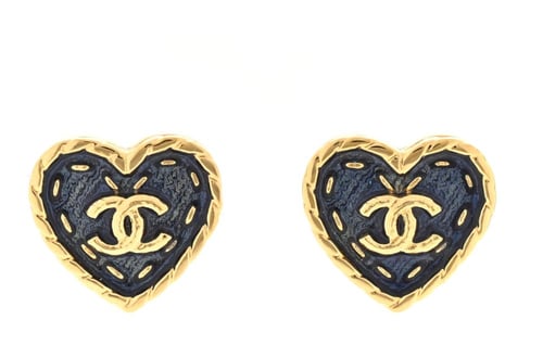 2024 أقراط شانيل مسمار غلق على شكل قلب أسود