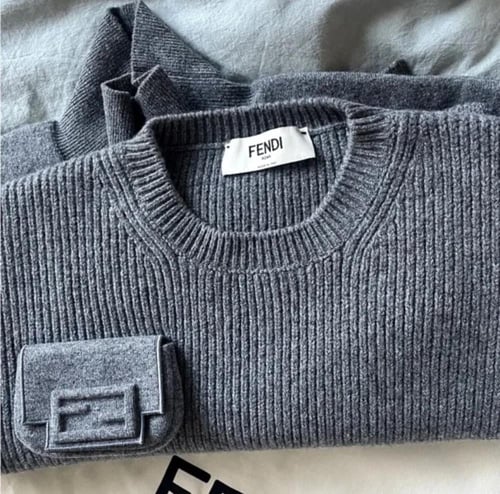 كنزة فيندي بلوفر رمادي بجيب وبياقة عاليه و أكمام ط...