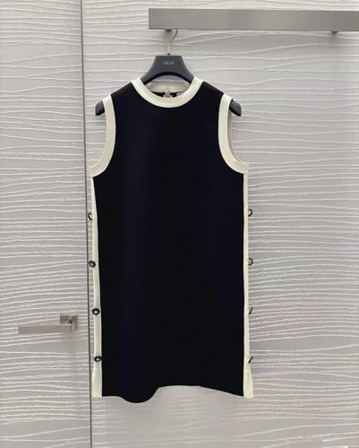 2025 فستان ديور ديوريفيرا أسود أبيض بأزرار نجمة