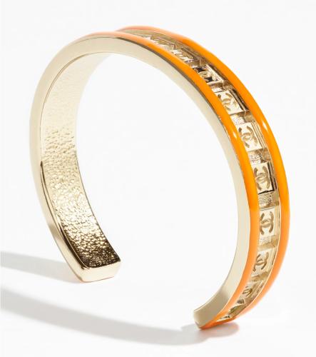 2024 شانيل سوار ذهبي و برتقالي