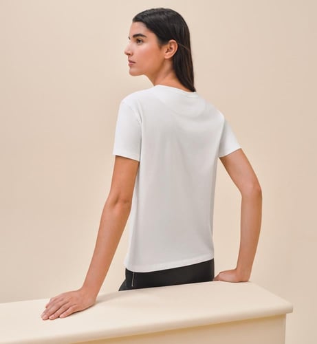 تيشيرت إيرميس أبيض قطني مطرز فاخر