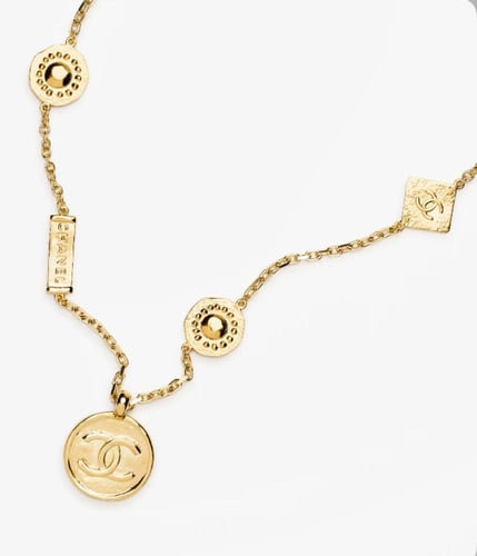 2025 قلادة شانيل طويلة معدن ذهبي بشعارات لوقو