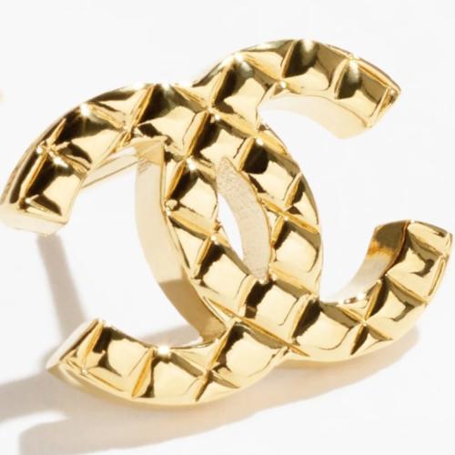 2024 سلسال شانيل بتعليقة ذهبي