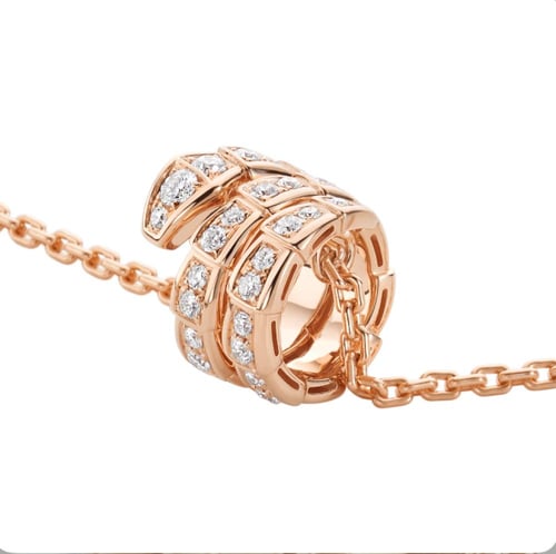 قلادة بولغاري فايبر سيربنتي وردي كريستالي لفتين