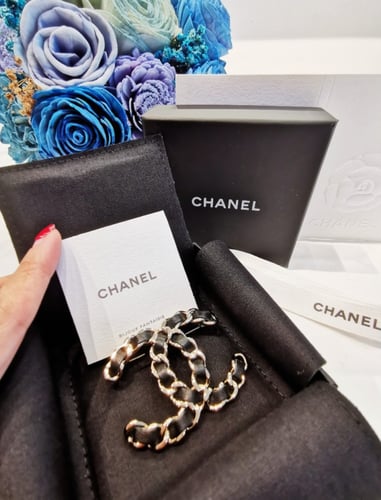 علبة مجوهرات شانيل الأصلية الفاخرة للبروش