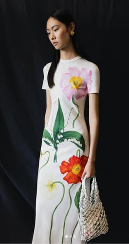 قفطان دولتشي اند غابانا أبيض بنقشات طويل جلابية رم...