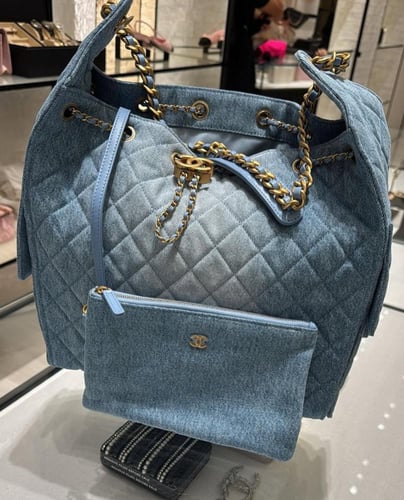 2025 حقيبة شانيل دينم ازرق متوسطة