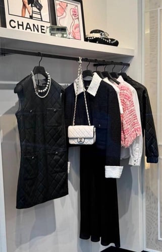 2025 بلوزون شانيل جاكيت تويد أسود أبيض