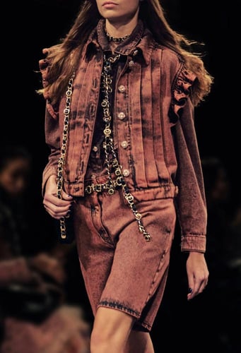 2024 شورت برمودا شانيل دينم باهت برتقالي أسود