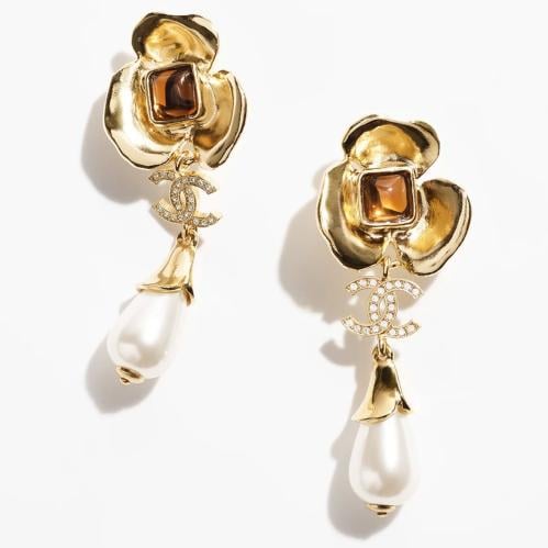 2024 أقراط شانيل بدلاية ذهبي، بنّي، أبيض لؤلئي، كر...