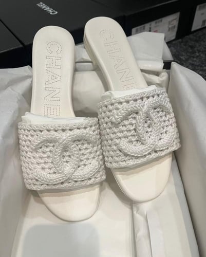 2024 حذاء شانيل كروشيه أسود صيفي للشاطئ