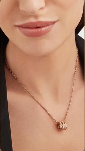 قلادة بولغاري فايبر سيربنتي وردي كريستالي لفتين