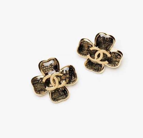 2024 أقراط شانيل غلق مسمار ذهبي أسود