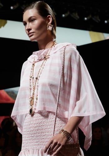 2024 بلوزة شانيل واسعه فضفاضة وردي فاتح