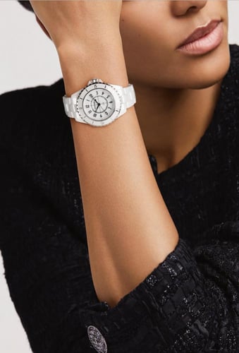 ساعة شانيل J12 سيراميك أبيض و فولاذ