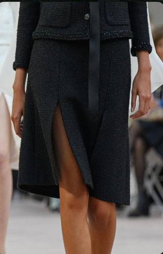 2025 تنورة شانيل تويد أسود