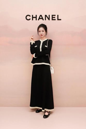 2025 كنزة شانيل بلوفر أسود بيج صوف