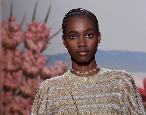 2024 أقراط شانيل بدلاية ذهبي، وردي، كريستالي