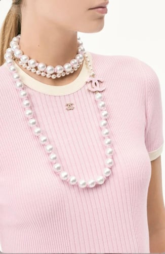 2025 تيشيرت شانيل توب قميص وردي كوكو بيتش