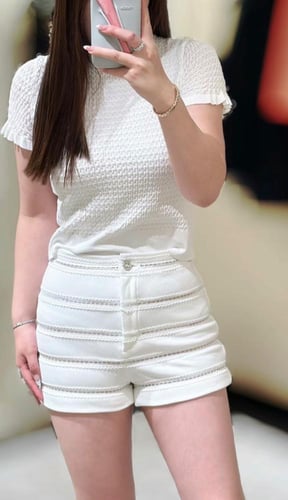 2024 شورت شانيل جيرسيه قطني أبيض