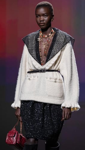 2024 أقراط شانيل غلق مسمار ذهبي أسود