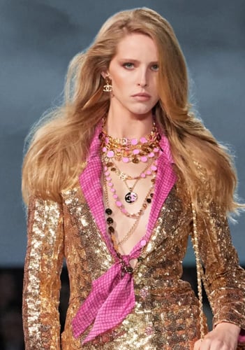 2024 قلادة شانيل ذهبي وردي دوائر